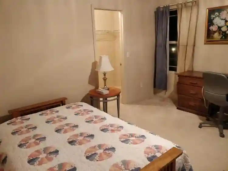 Room for rent (students welcomed)