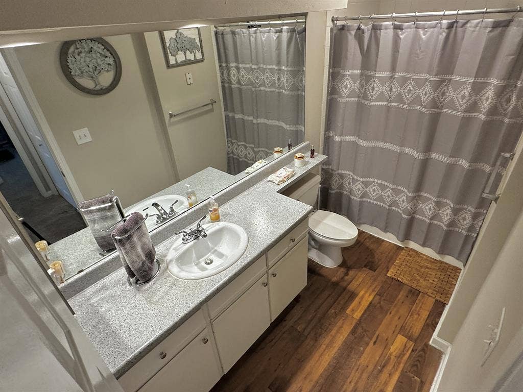 Furnished Room in Upper Central SA