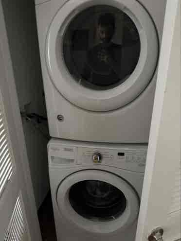 Roommate for sharing a2 bedroom.