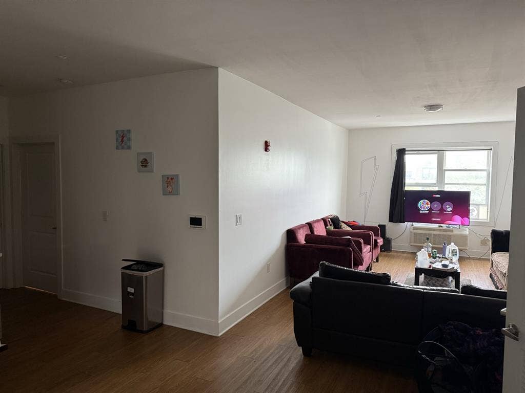 Roommate for sharing a2 bedroom.