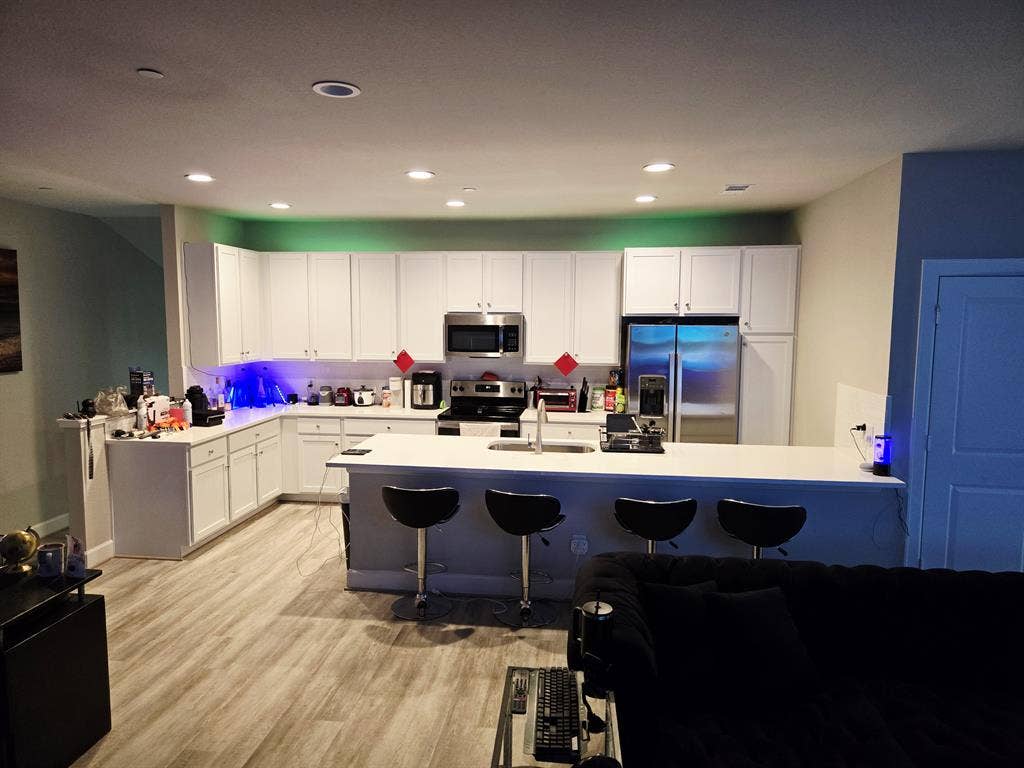 Modern Apt, Roommate interviews!