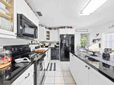 FULLY FURNISHED APARTMENT