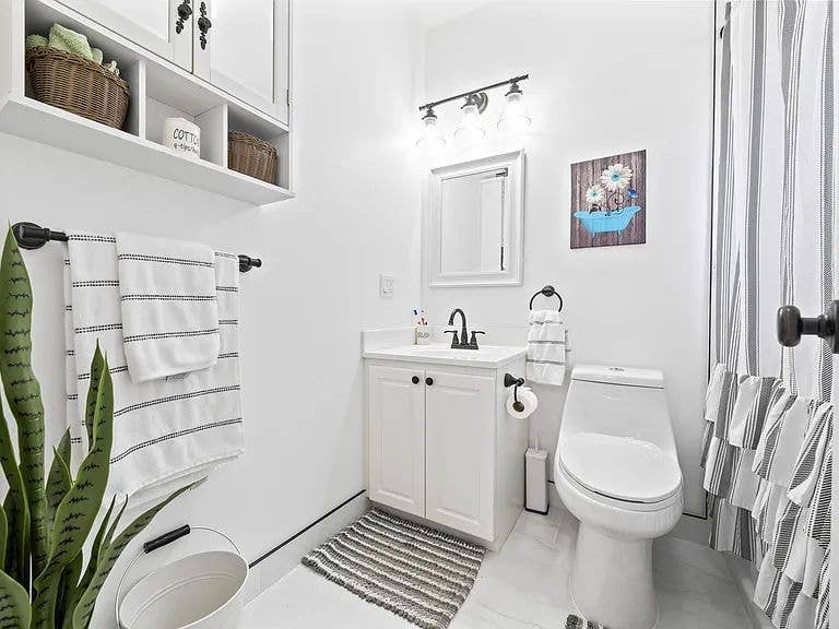 FULLY FURNISHED APARTMENT