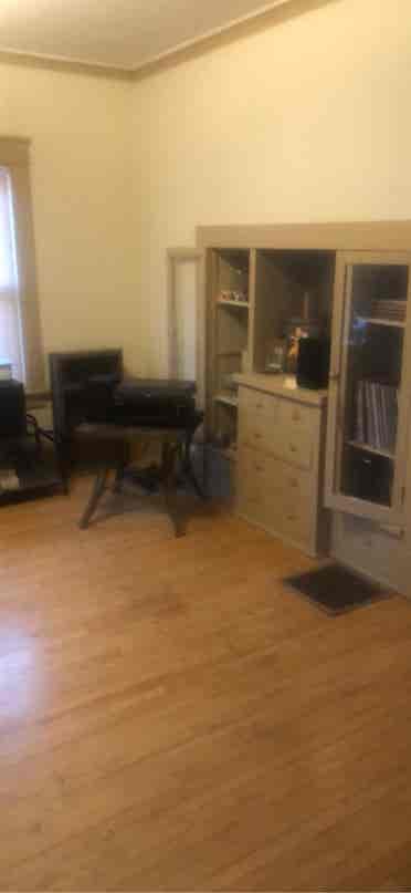 Looking for roommate