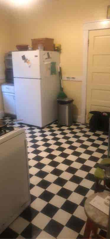 Looking for roommate