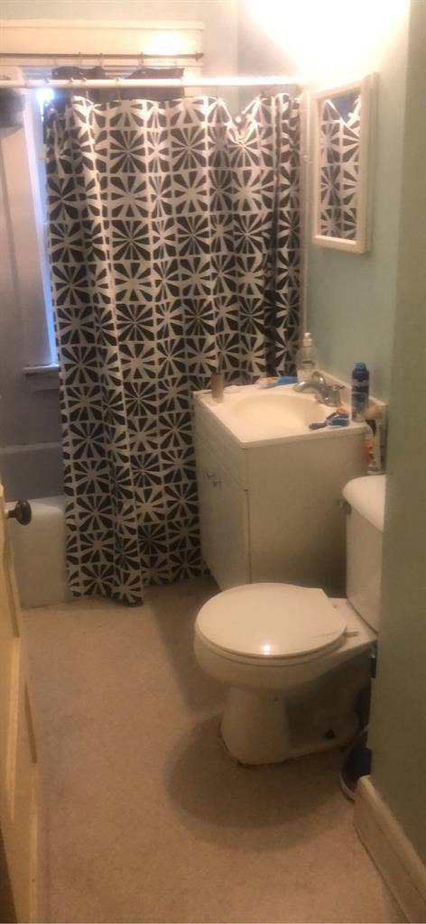 Looking for roommate