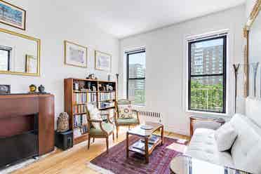 Fully-frnshed Bright Top Floor 1BR