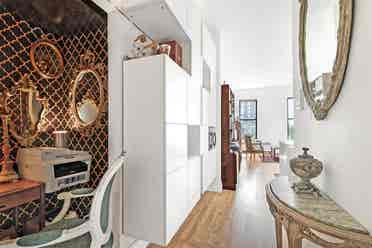 Fully-frnshed Bright Top Floor 1BR