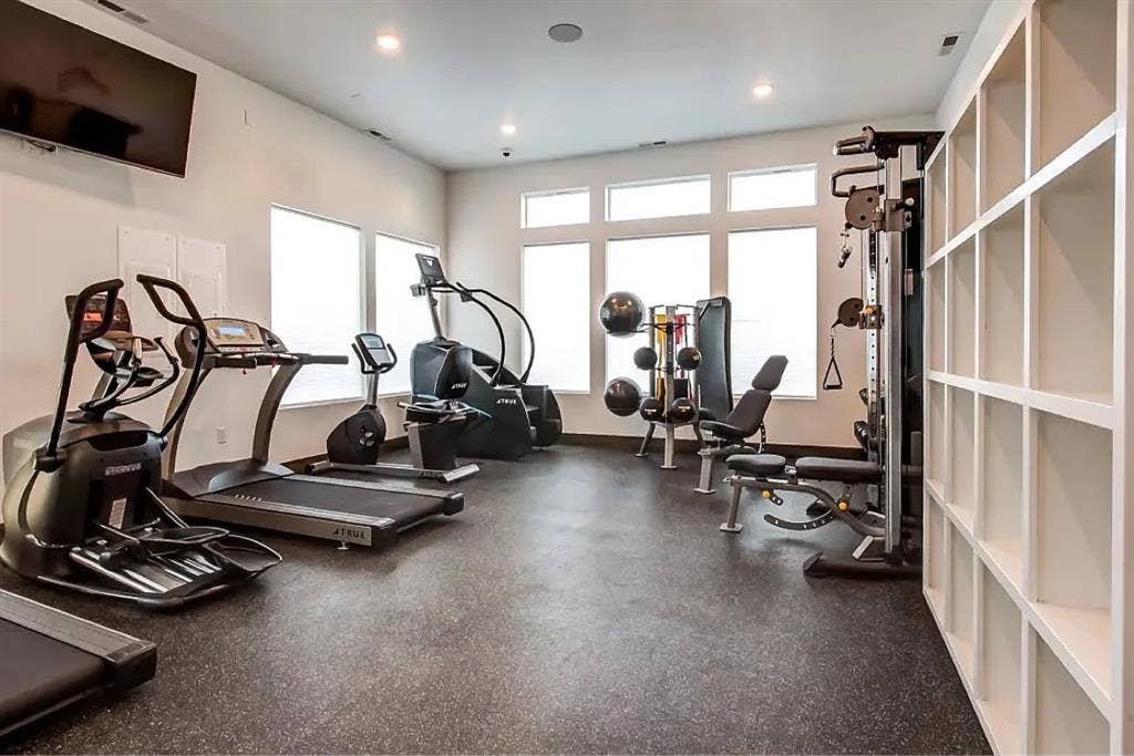 Room Available! Need 2 Roommates!