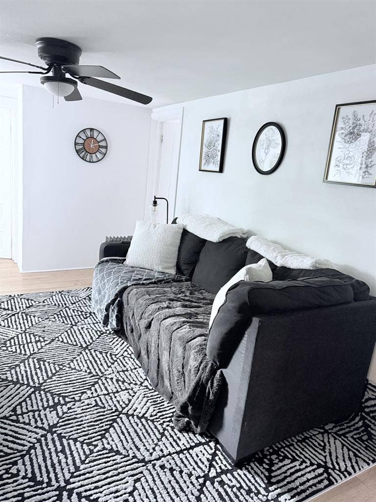 Looking for a roommate :)