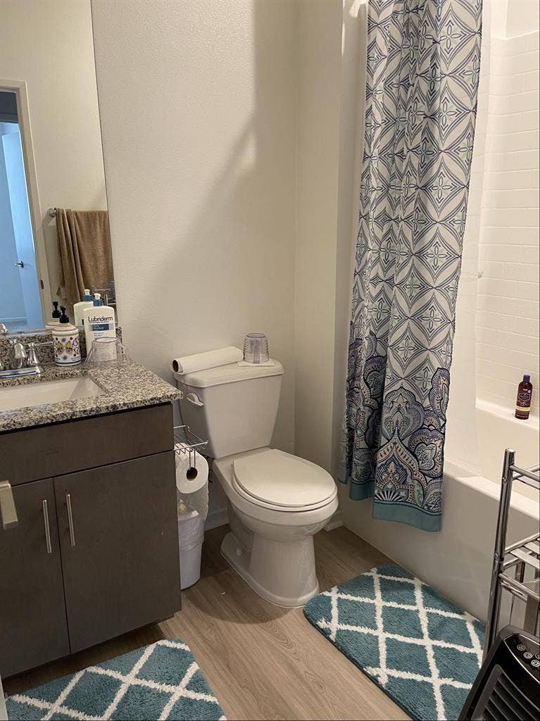 Room 4rent near Fwy
