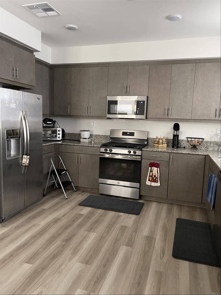 Room 4rent near Fwy
