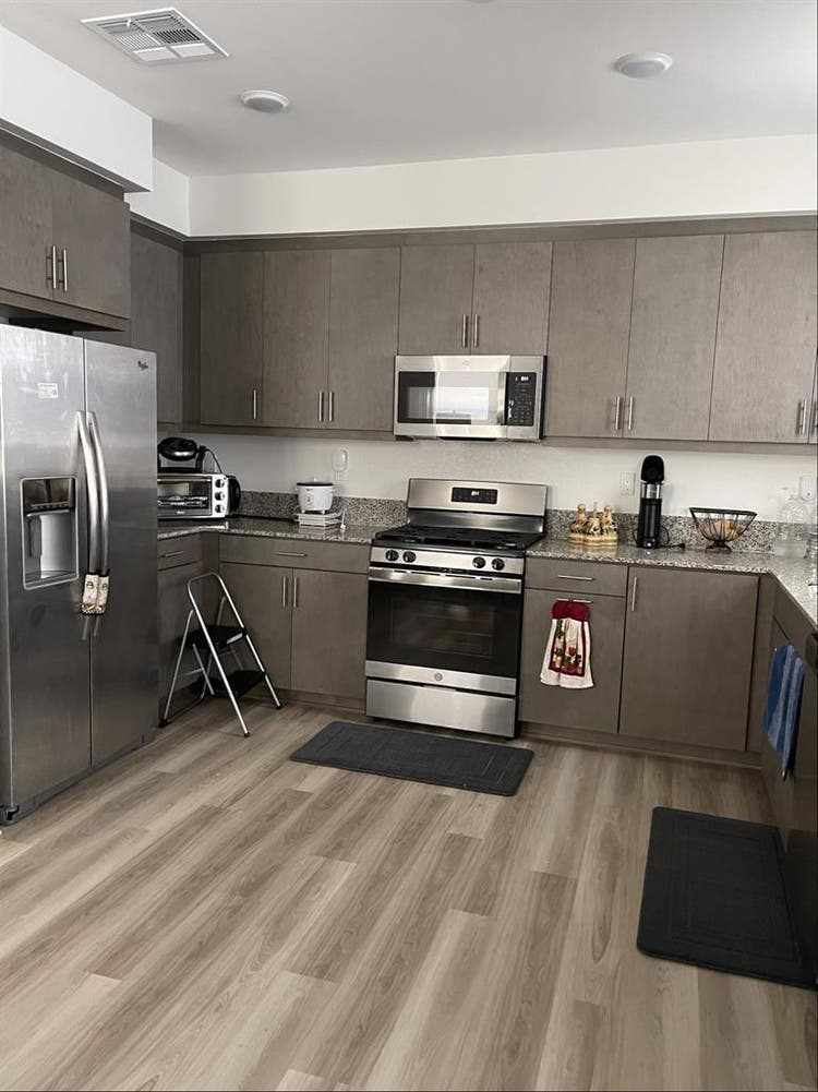 Room 4rent near Fwy