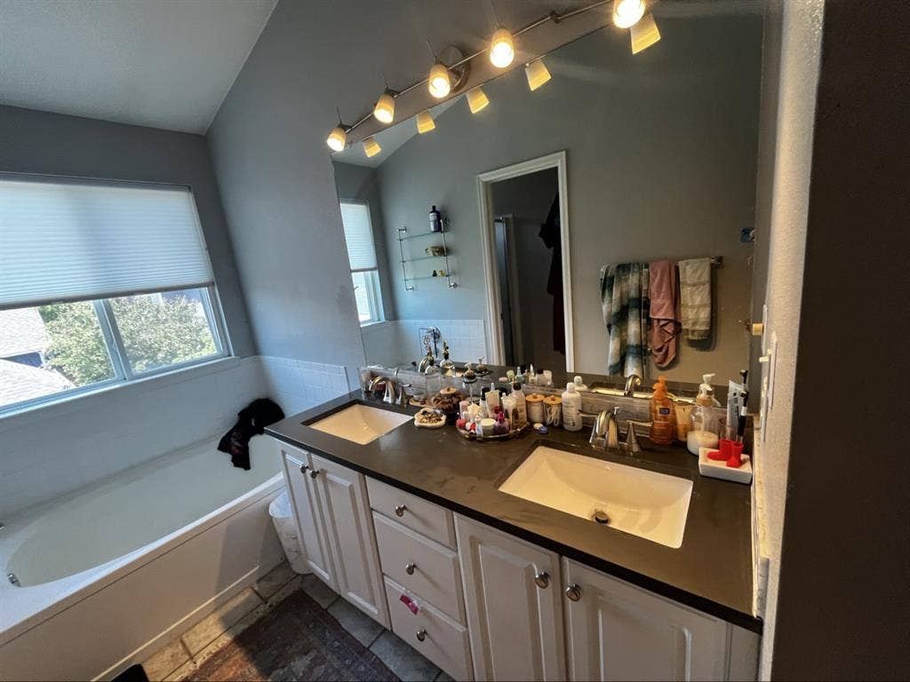 Room available in Sloans Lake house