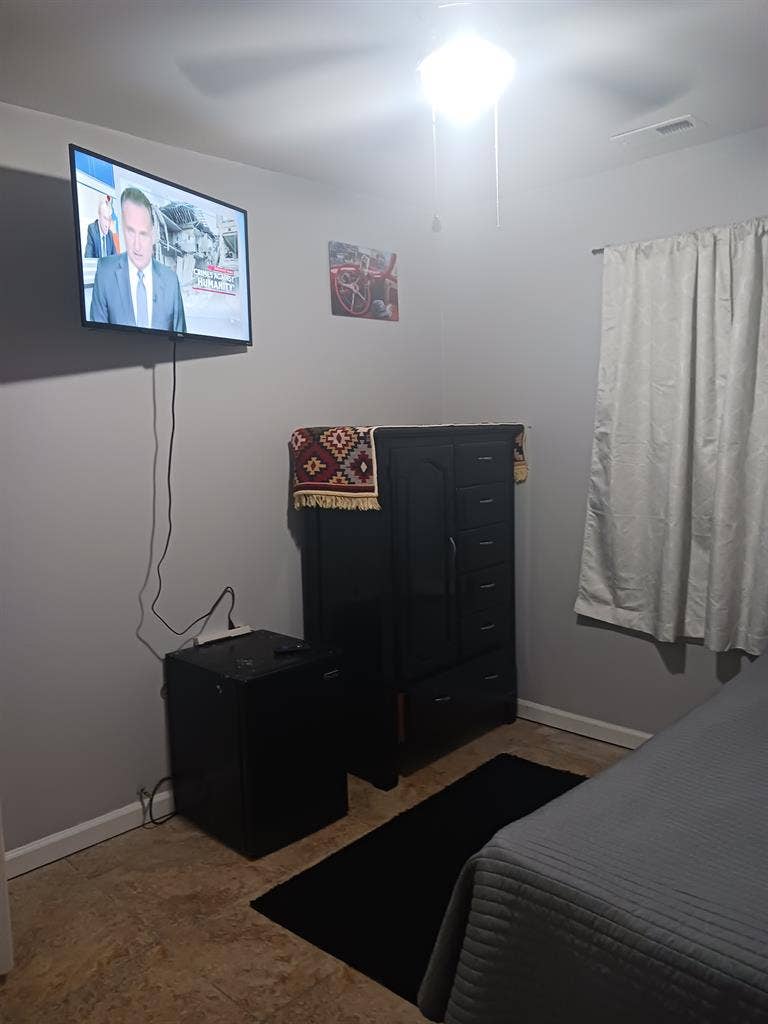 Room in S. CLT Walk to Bus Train