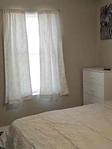 Room in S. CLT Walk to Bus Train