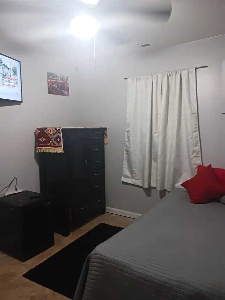 Room in S. CLT Walk to Bus Train