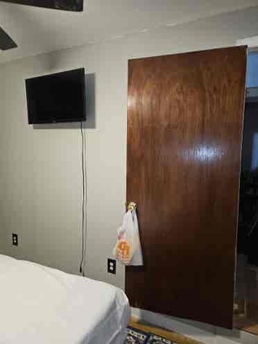 Room in S. CLT Walk to Bus Train