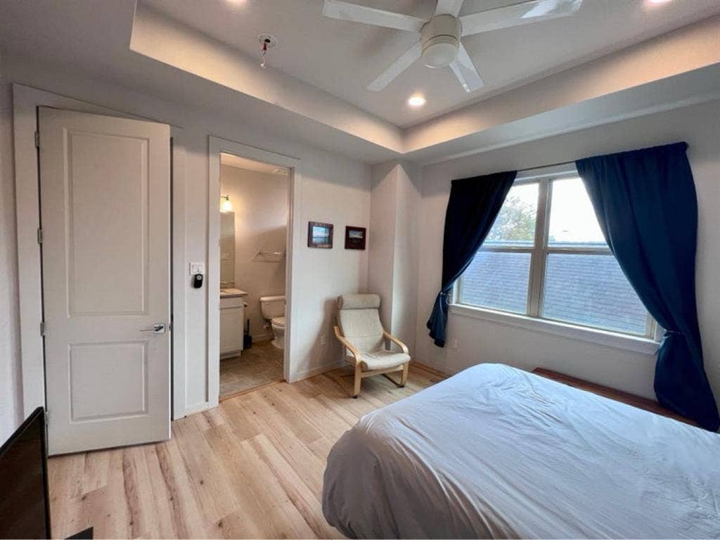 Room for rent in East Downtown