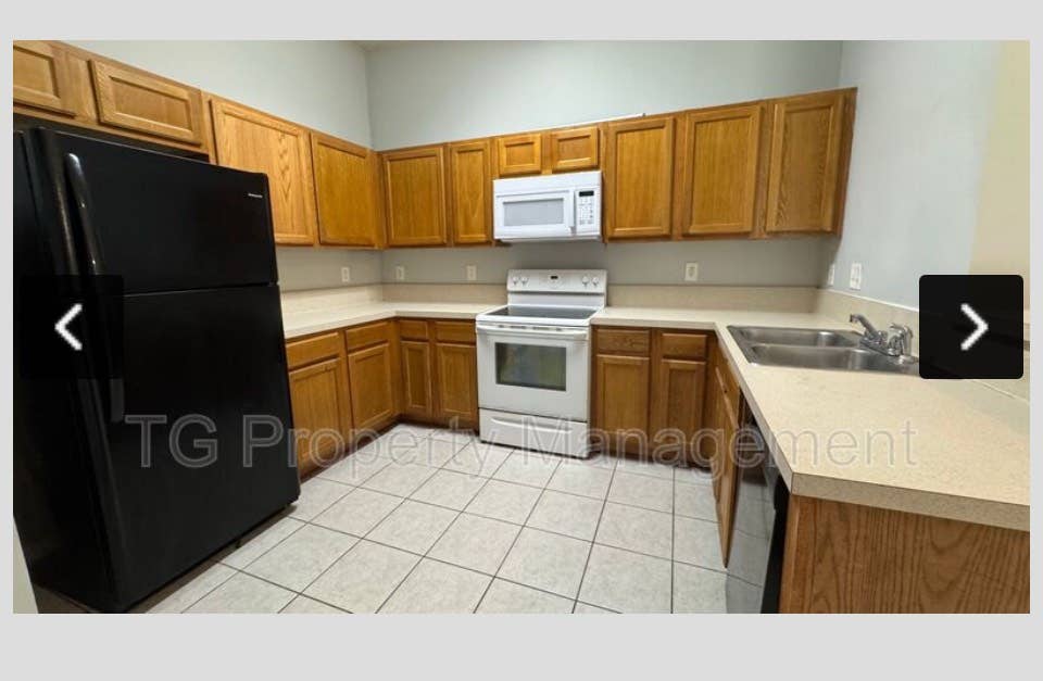 Looking for female to rent with me