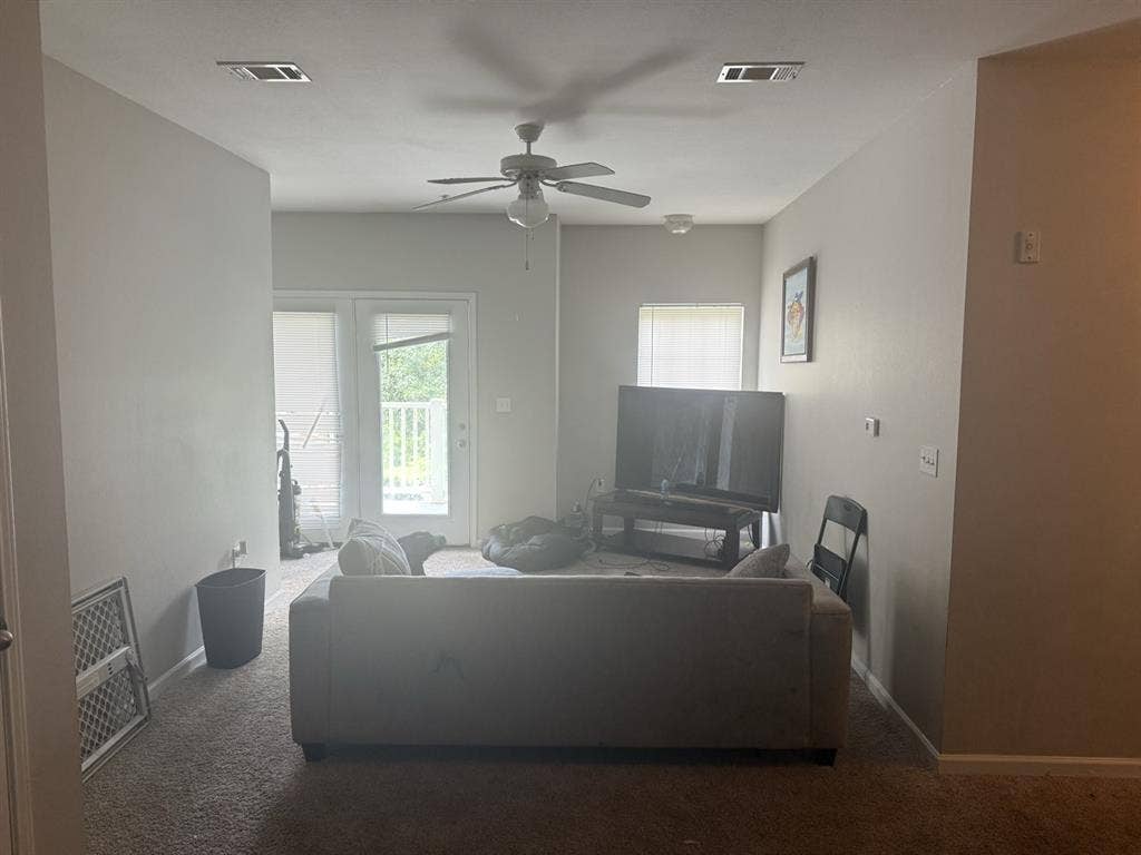 Looking for roommate