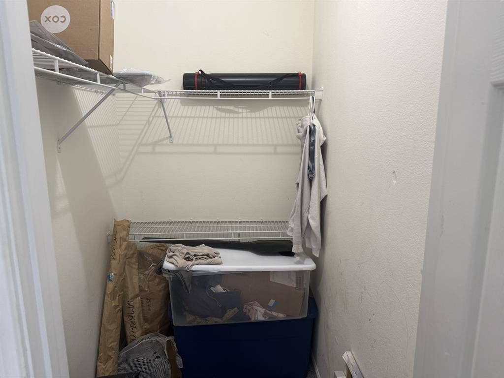 Looking for roommate