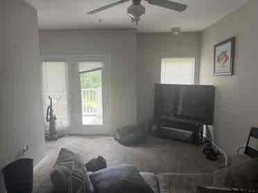 Looking for roommate