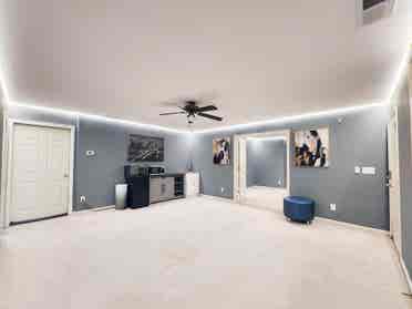 Big Private Basement Mini Kitchen!