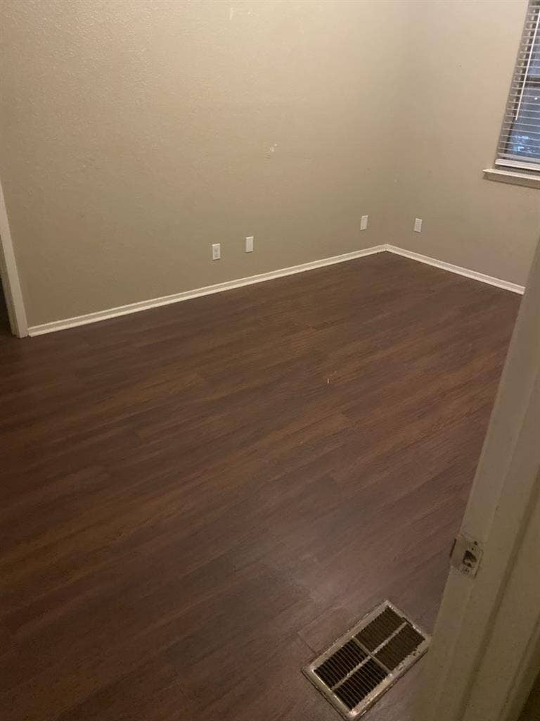 ROOM/w private bathroom.