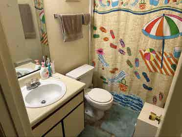 Master bedroom w/attached bathroom