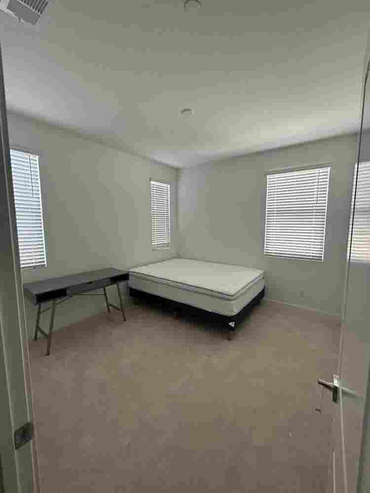 One bedroom in 4 bedroom