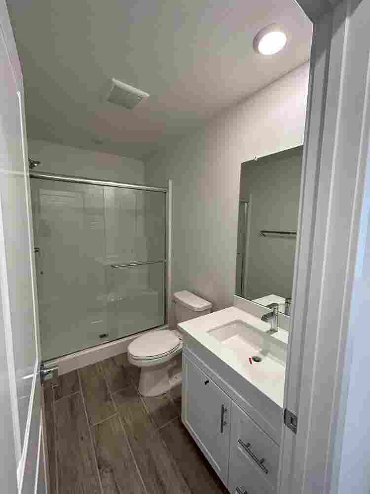One bedroom in 4 bedroom