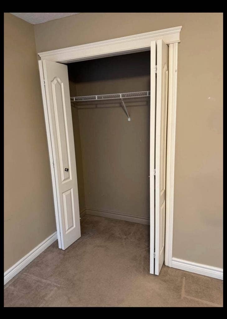 Looking for Female Roomie -August 1