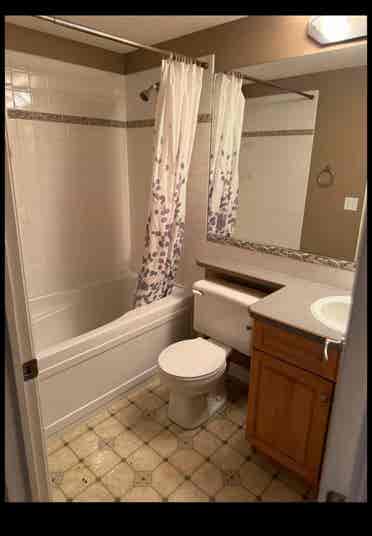 Looking for Female Roomie -August 1