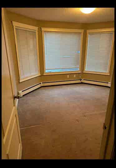 Looking for Female Roomie -August 1