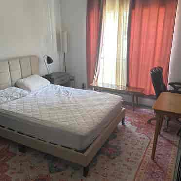 Room w/ bathroom for rent in Aug