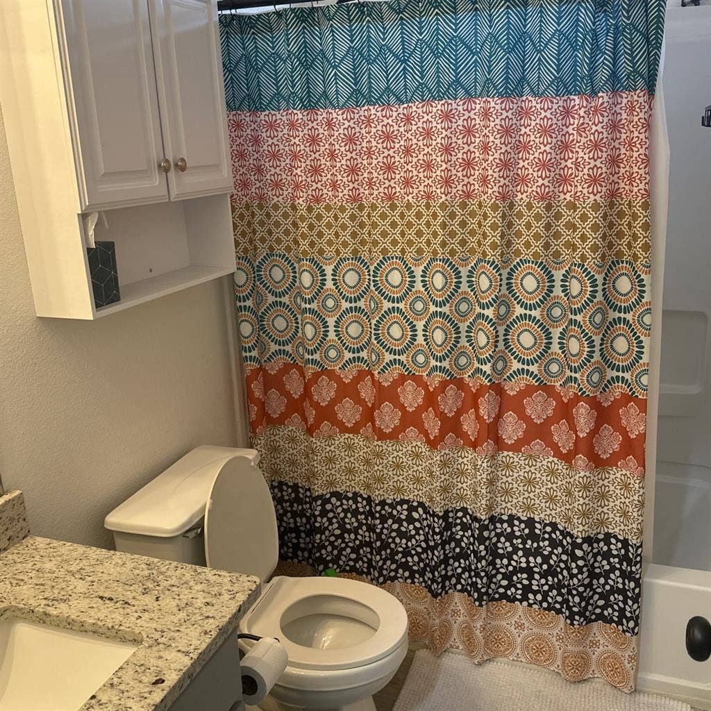 Room w/ bathroom for rent in Aug