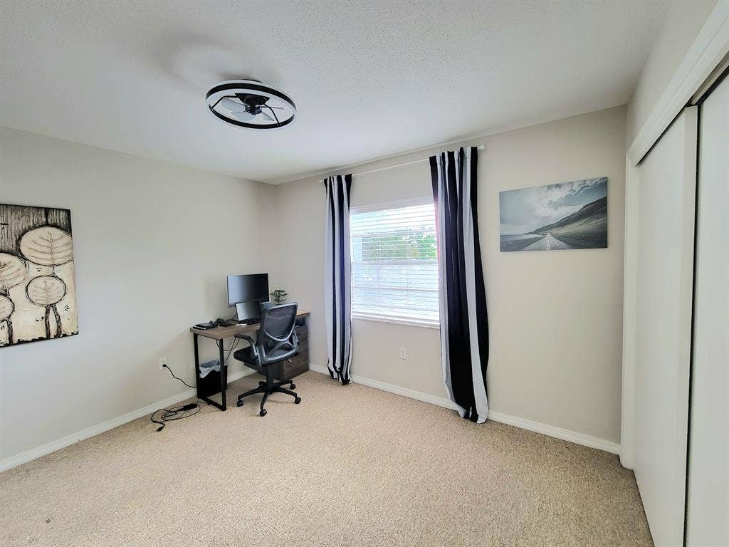Room with own Bathroom in St.Pete