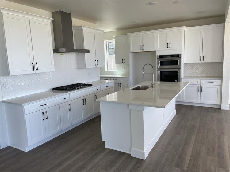 2 rooms available in new built home