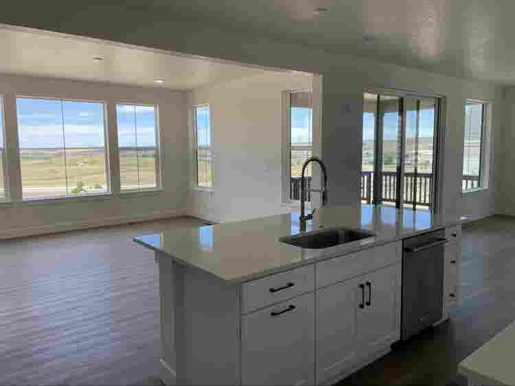 2 rooms available in new built home