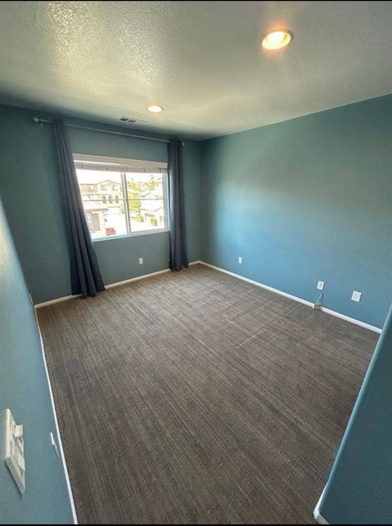 Private Room in townhouse