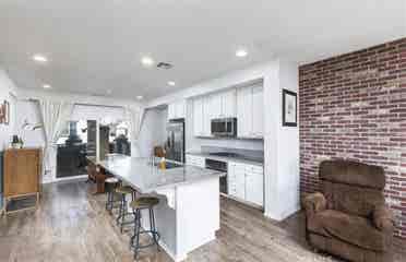 Private Room in townhouse
