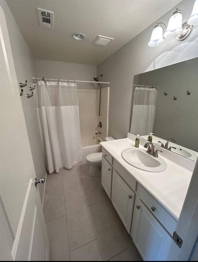 Private Room in townhouse