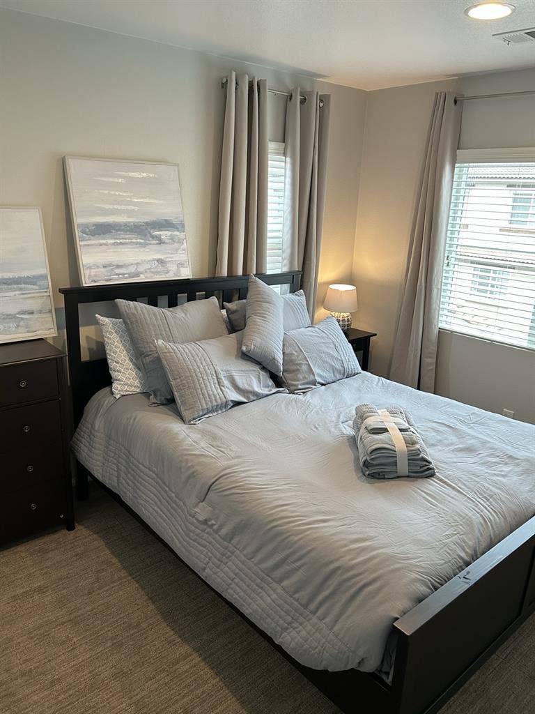 Private Room in townhouse
