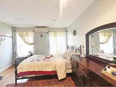 Super large 4 bedroom apartment