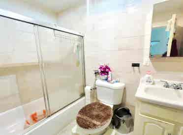 Super large 4 bedroom apartment