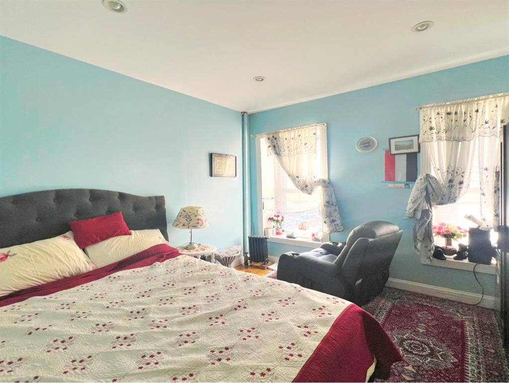 Super large 4 bedroom apartment