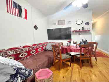 Super large 4 bedroom apartment