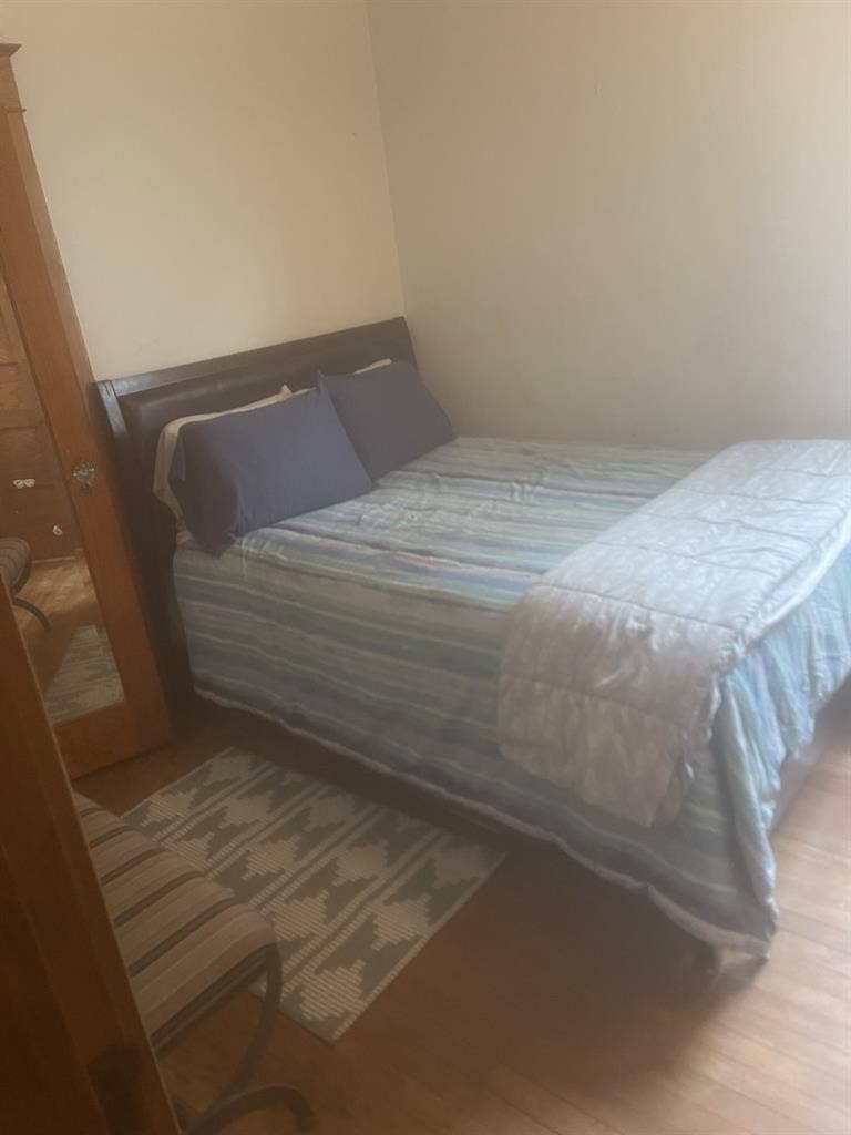 Furnished room