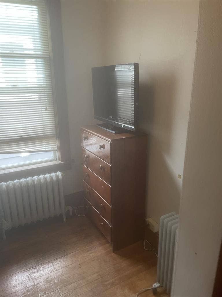 Furnished room